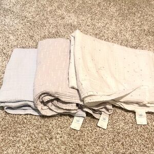 Cloud Island Large Muslin Swaddle Blankets